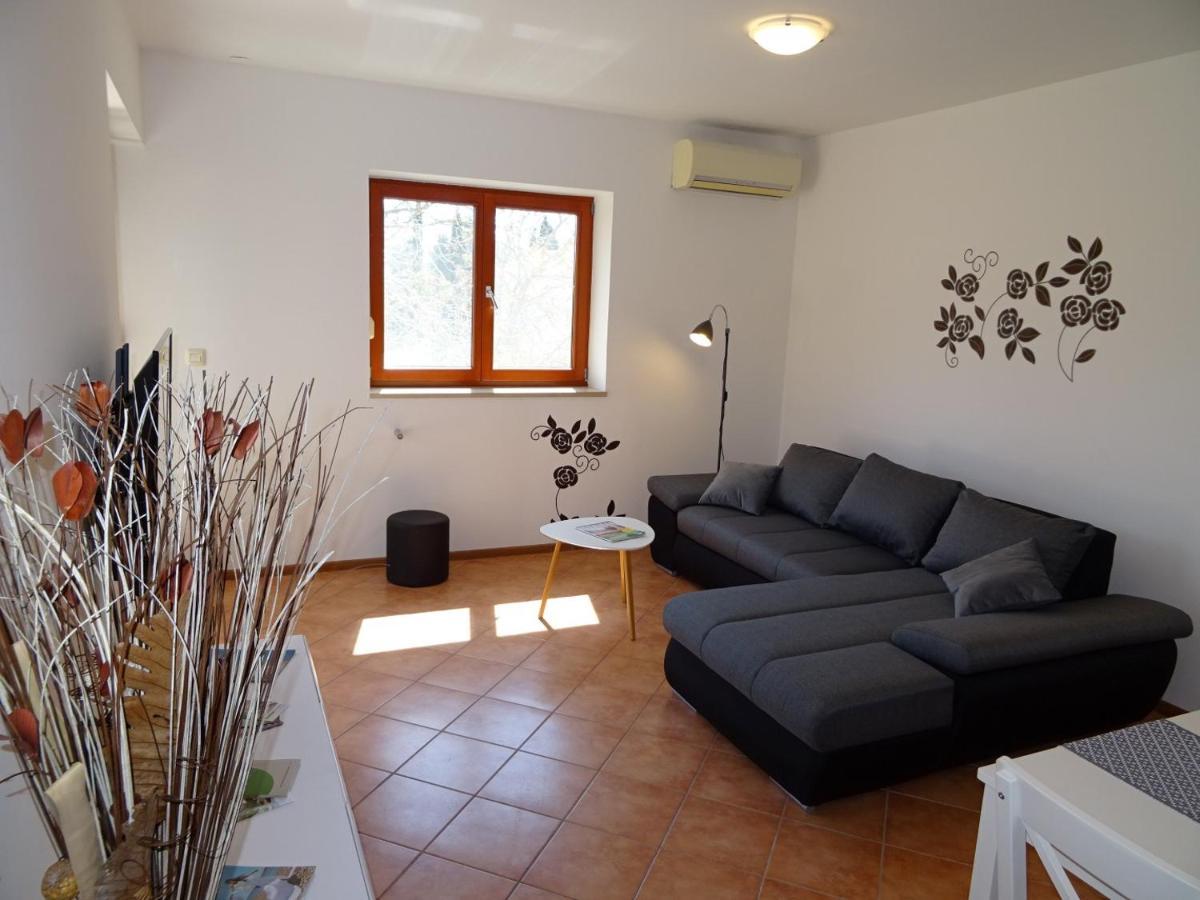 Apartment Erika Premantura Buitenkant foto