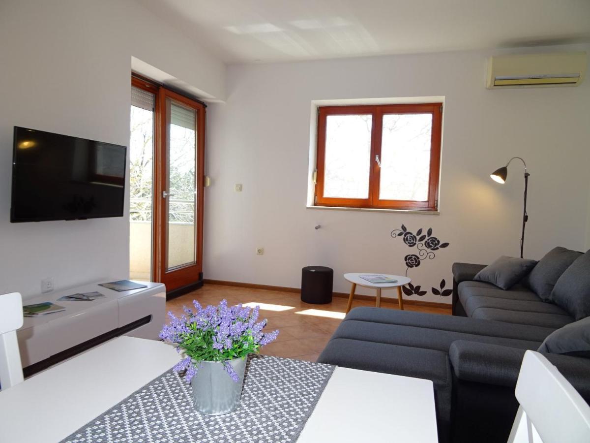 Apartment Erika Premantura Buitenkant foto