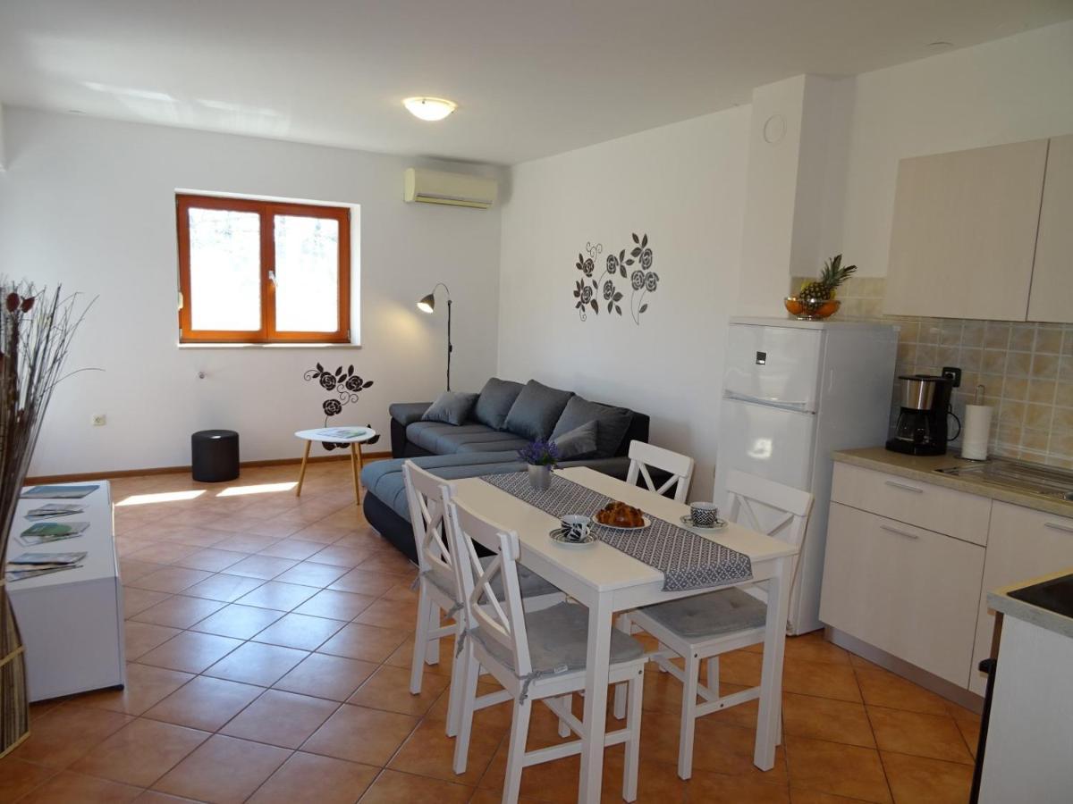 Apartment Erika Premantura Buitenkant foto